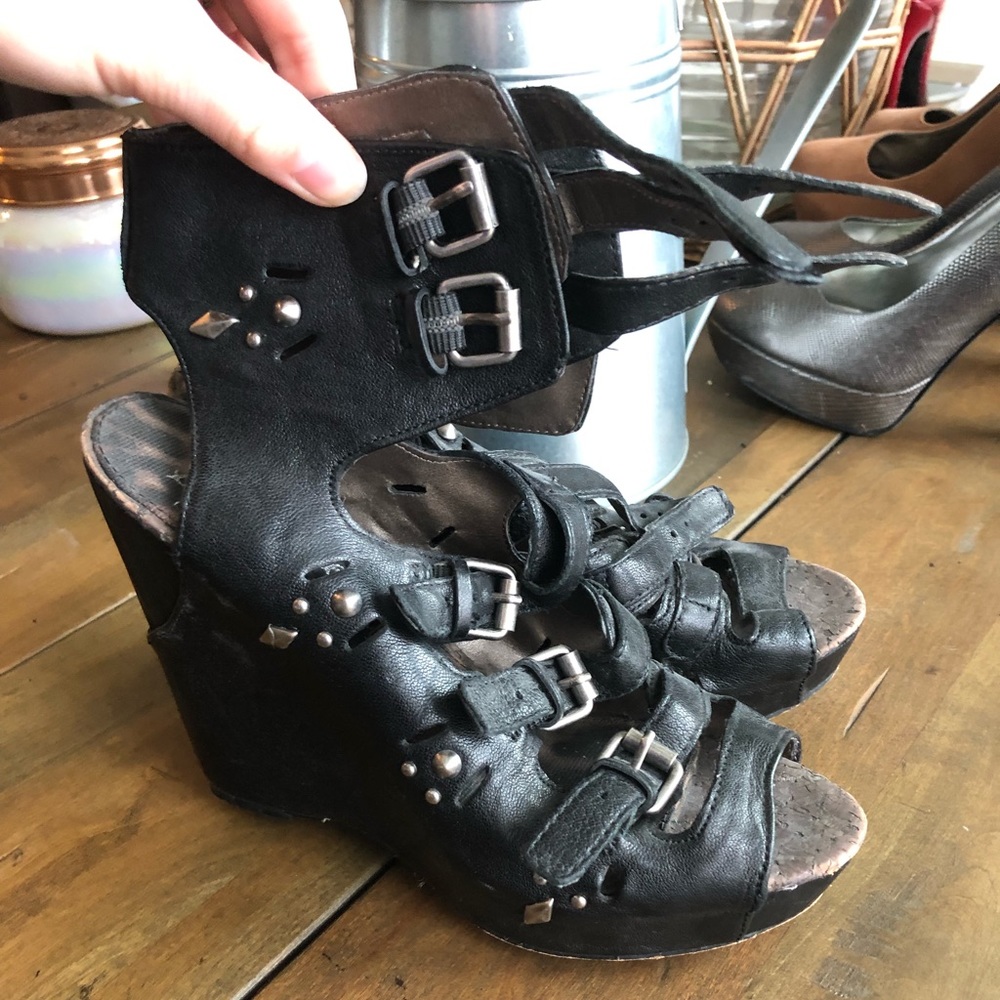 Sam Edelman black leather grommet strappy wedge 6